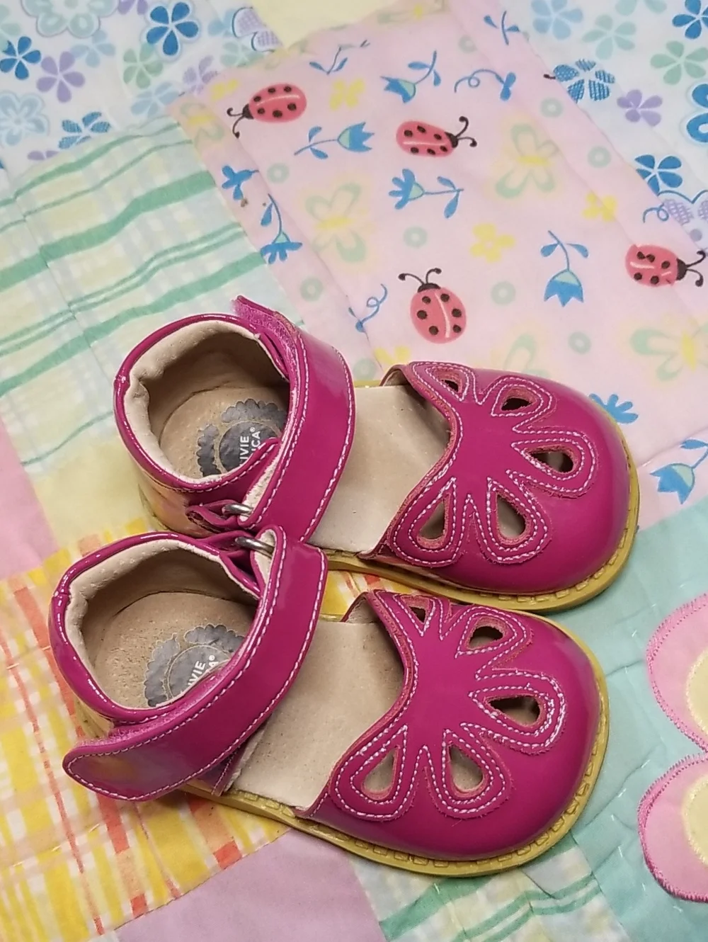 Livie & Luca Girls' Fuchsia Patent Leather Mary Janes Size 4 Petals